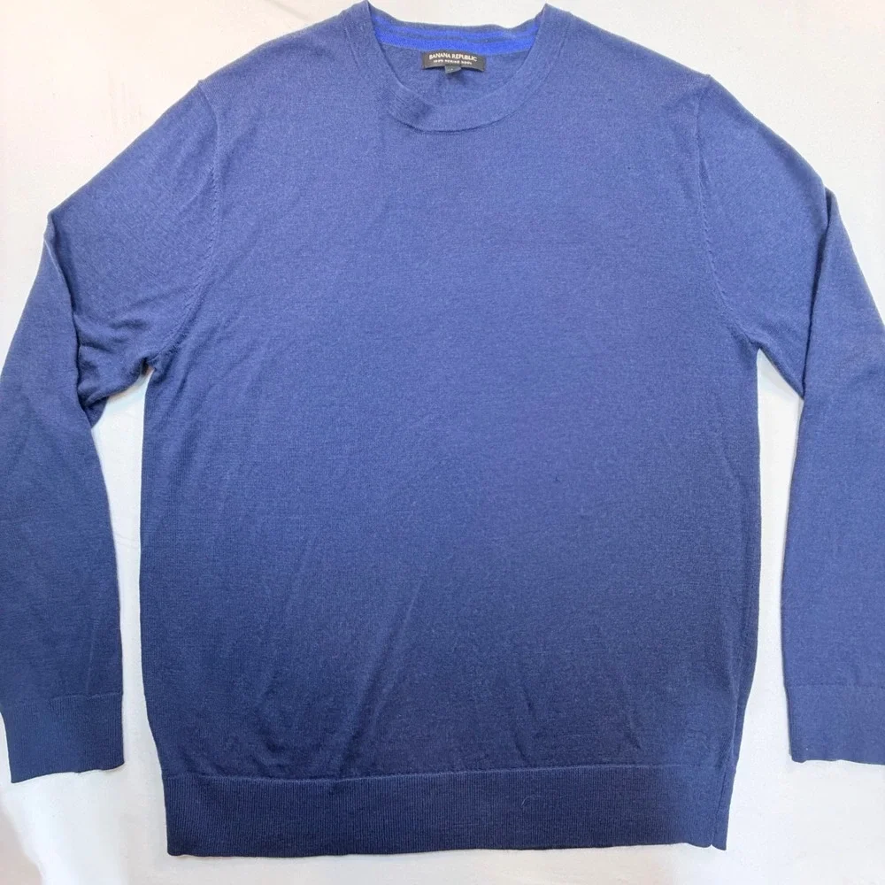 Banana Republic 100% Merino Wool Sweater Mens M Blue Crew Neck Lightweight